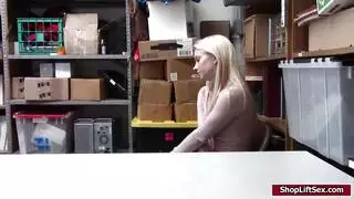 المرأة الجميلة تريد فقط ممارسة الجنس في الحفرة المثالية