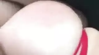 الشقراء المراهقة رينا تأخذ عدة قضبان في جنس جماعي