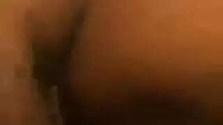 كلبة ذات ثدي كبير تتعرض لاختراق مزدوج في مشهد إباحي