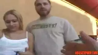 هؤلاء الأخوات غير الشقيقات مدمنات على قضيب كبير لمدلك لعوب