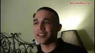 بورن مثلي قوي مع لحس شرج مكثف وتبادل السائل المنوي
