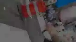فرج مدرسة اليوغا الضيق يمسك بقضيب العميل
