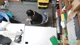 تشتاق لقضيب أسود ضخم يمتد في مهبلها الضيق