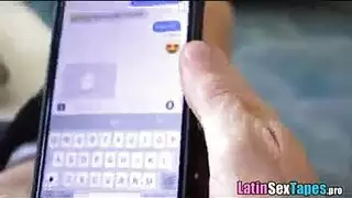 العاهرة الشهيرة تحصل على فتحة شرجها ممطورة بقضيب كبير