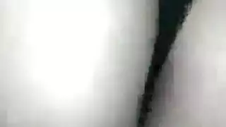 مراهقة زنجية ضيقة تأخذ عدة قضبان في جنس جماعي