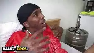ميا خليفة تأخذ عضوة سوداء ضخمة في كل ثقب