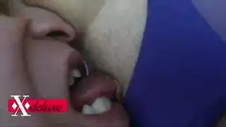 كس ناضج نتن يتم تفحيطه بعمق وتصويره