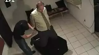 جنس على الأرجوحة: ركوب قضيب في الخارج