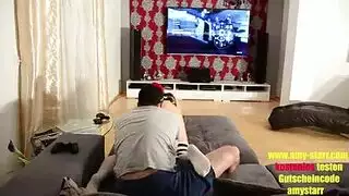 برجس ذو القضيب الكبير في وضعية الكلب الإباحية