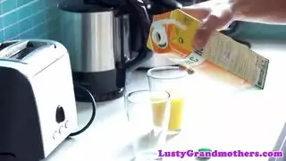 سكس امهات مليف الابن مع امه اثنا النوم