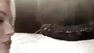 إباحية المنصورة: مص قضيب عام وحقن داخلي