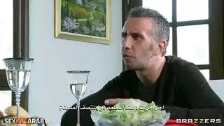 زوجة خائنة مُبتزة لممارسة جنس صريح وقاسي مع صديق زوجها
