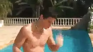 أمجدية تفتح ساقيها على مصراعيهما لخيال جماعي جنسي عنيف