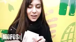 أقابل فتاة أحلامي وأملأ كل فتحة