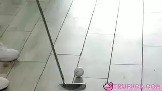 تحت الترابيزه ط