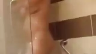 بنت مصريه تسخن قبل النيك