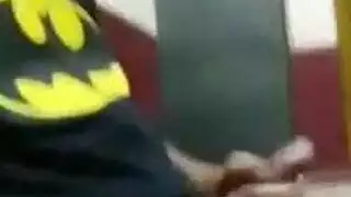 فتى الجيران الوسيم وشم يمارس الجنس مع صديقة صديقه مثل عاهرة