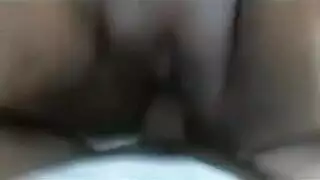 مهبل عربي غارق في البلل يأخذ اختراقًا قاسيًا مع أنات الحب