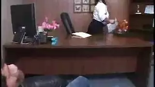 أشقر بقضيب هائل ينكح امرأة ناضجة في فيلم إباحي صريح
