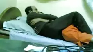 فيلم إباحي عربي مثير: ثنائي جامح على السرير