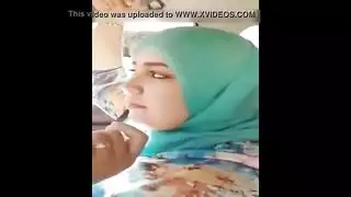 مغربية محجبة في أسخن قبلات مثيرة ساخنة مع صاحبها