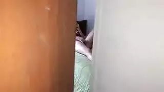 شاهدتها تدخل أصابعها في كسها ثم دخلتها بقوة من الخلف