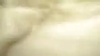 ثلاثي ناري: نجمات البورن الشقراوات في جنس جماعي صريح