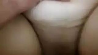 شريط سكس عربي منزلي: جلسة نيك على الأريكة