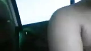 فتاة ليبية عارية في السيارة تمارس السكس مع حبيبها