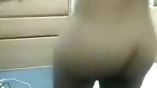 التجسس على علاقة أختي يتحول إلى مشهد إباحي كامل