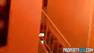 العميل يملأ فرج عاهرة عقارات آسيوية في الفناء الخلفي