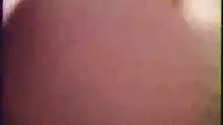القحبة راكبة على الزب و تصرخ من المحنة وتقوله كمان دخله أكتر