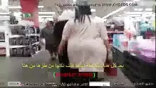 أمريكي مثار يمارس الجنس بقوة مع امرأة فاتنة في مكان عام