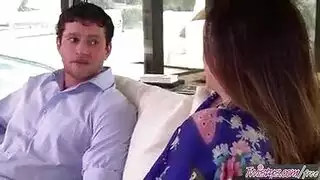 مشهد العمة المشاغبة: كس محلوق يحصل على جنس عنيف من ابن الأخ