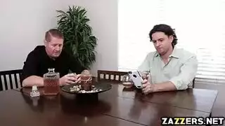 رئيس يهيمن على الزوجة في سرير الزوج إباحية تفقد الزوج المكثفة