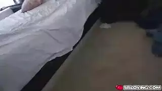 ترفع مؤخرتها وتتوسل لقضيب أخيها الزوجي الصلب