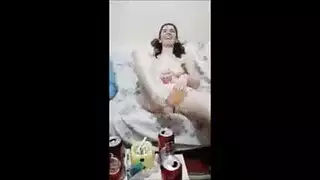 عاهرات عربيات يقدمن عروضًا جنسية صريحة أمام الكاميرا في مقاطع إباحية