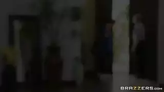 حصري: تدليك الزيت لسما المصري يتحول لمشهد جماع مزدوج عنيف