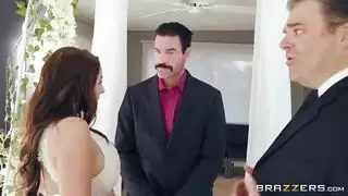 تجميع لنجمة البورن الشقراء في مشاهد شرجية واختراق مزدوج