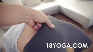 نيك فخذي و جلسة شرجية قاسية تمزق جينزها