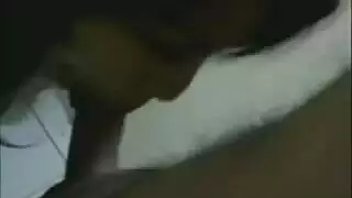 فتاة سعودية جامحة تحب البلعم العميق والقذف فيديو مجاني