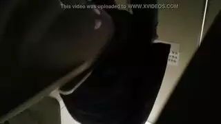 كاميرا تجسس تكشف عن خيال استمناء مثير