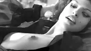 هاوية عربية تصنع فيديو إباحي مخصص على واتساب