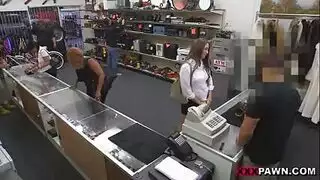 كاهن جزائري يستضيف قناة إباحية صريحة xxx