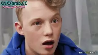 زوجة الأب العطشى تبتلع كل قطرة من قذف ابن الزوج