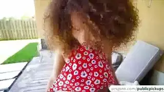 صغيرة تريده في طيز