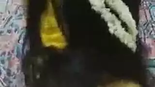 فتيات تعبد قضيباً جلدياً ضخماً