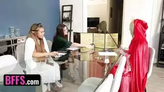 فتاتان صغيرتان تريدان قضيب بورنو ضخم من مؤدٍ موهوب