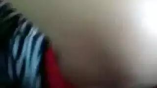  شقراء مراهقة تفتح ساقيها على مصراعيهما لتملأ بالقضيب بعمق حتى تفقد الوعي