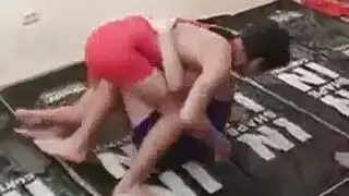 غزو الحلق: ثلاثة قضبان، وفم واحد راغب